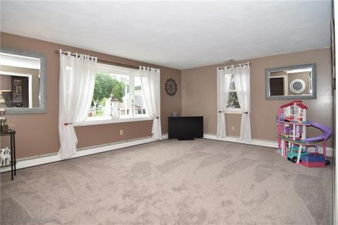 7 Joseph Dr, Warren, RI 02885 photo 2