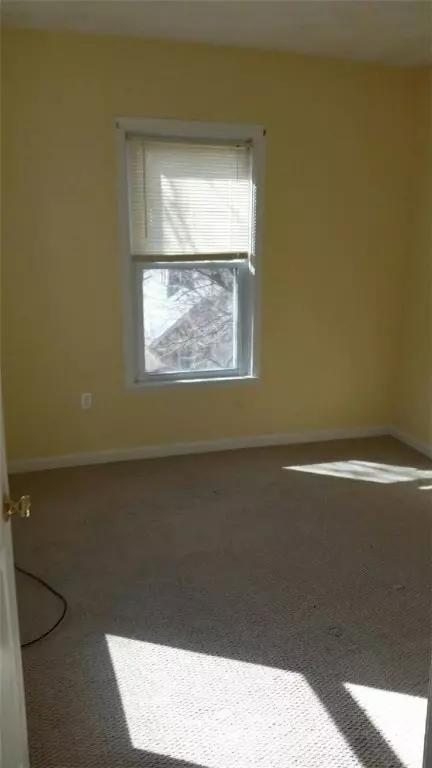 211 Park Ave, Woonsocket, RI 02895 photo 9