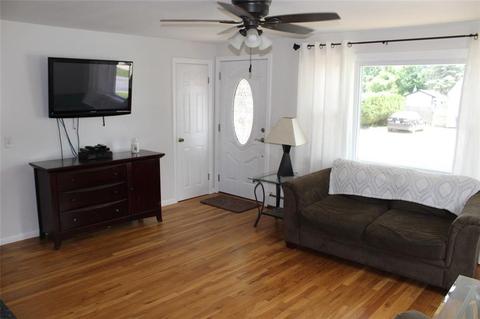 47 Crocus St, Warwick, RI 02886 photo 5