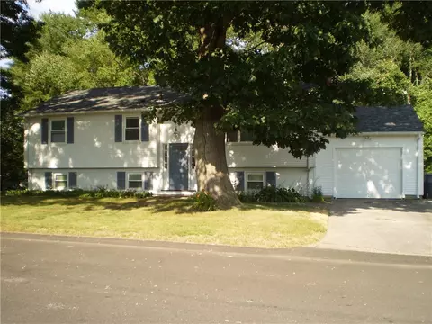 14 Crescendo Dr, Warwick, RI 02889 photo 1