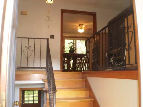 14 Crescendo Dr, Warwick, RI 02889 photo 2