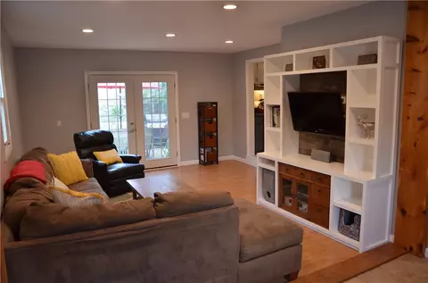 17 Jade Rd, Coventry, RI 02816 photo 4