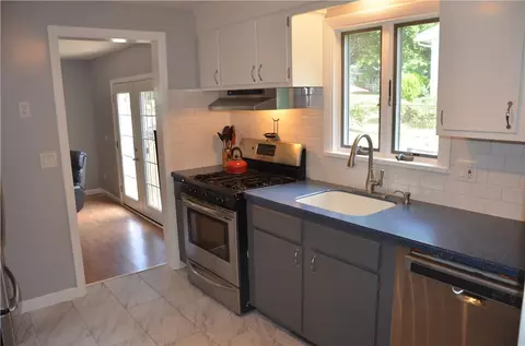 17 Jade Rd, Coventry, RI 02816 photo 5
