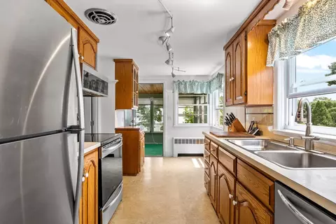 30 Irondale St, Warwick, RI 02886 photo 8