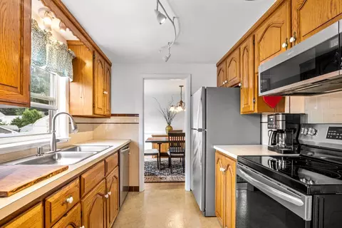 30 Irondale St, Warwick, RI 02886 photo 11