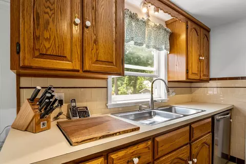 30 Irondale St, Warwick, RI 02886 photo 9