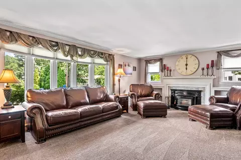30 Irondale St, Warwick, RI 02886 photo 3