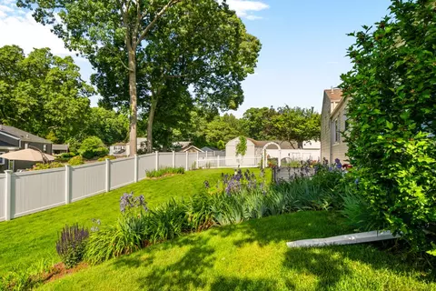 30 Irondale St, Warwick, RI 02886 photo 2