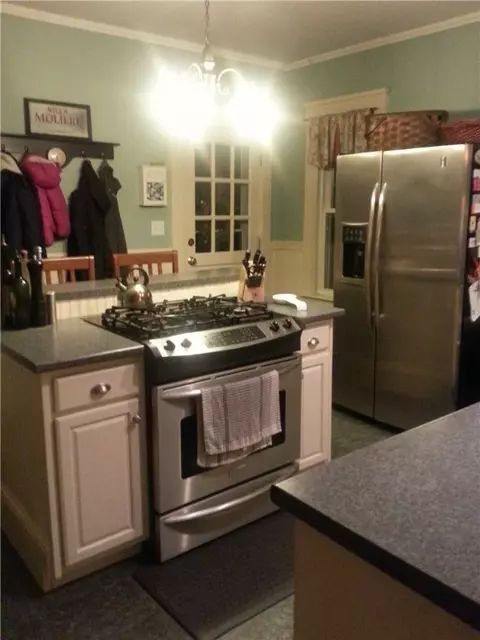 528 Harris Ave, Woonsocket, RI 02895 photo 9