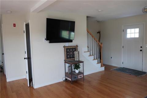 61 Fieldside Dr, Woonsocket, RI 02895 photo 4