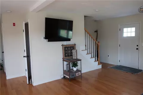 61 Fieldside Dr, Woonsocket, RI 02895 photo 4