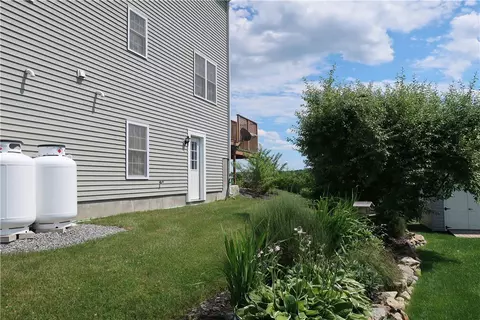 61 Fieldside Dr, Woonsocket, RI 02895 photo 41