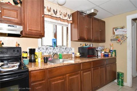 98 Earle St, Woonsocket, RI 02895 photo 17
