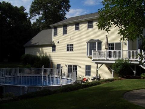 2 Nutmeg Cir, Coventry, RI 02816 photo 4