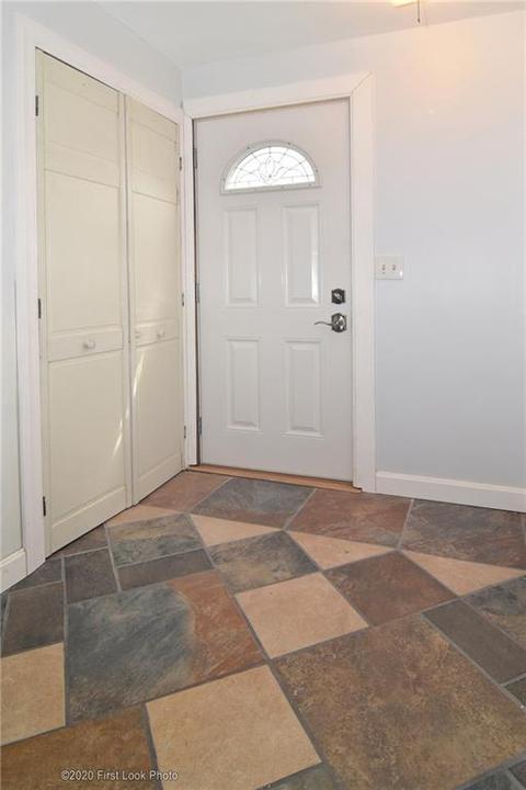 81 Ryan Ave, Warwick, RI 02889 photo 2