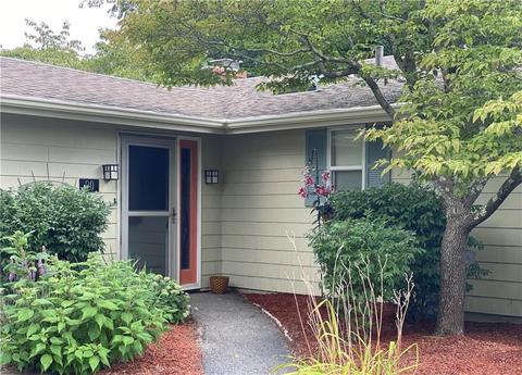 90 Aspinet Dr, Warwick, RI 02888 photo 2