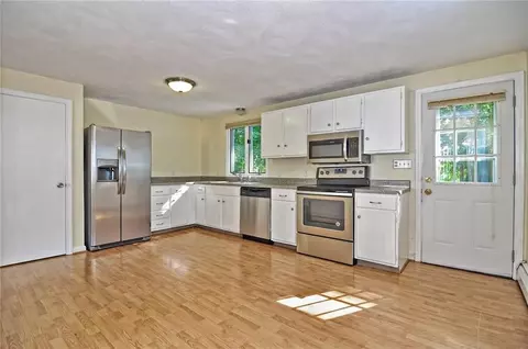 10 Staples Ave, Warwick, RI 02886 photo 6