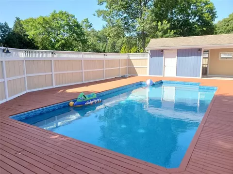 39 Timothy Dr, Westerly, RI 02891 photo 5