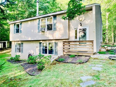 54 E Shore Dr, Exeter, RI 02822 photo 1