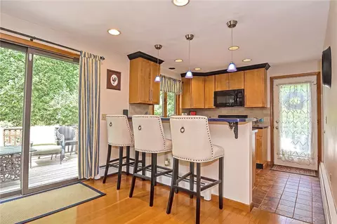 57 Wapping Dr, Bristol, RI 02809 photo 6