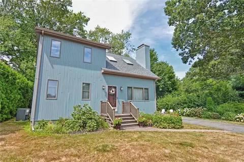 57 Wapping Dr, Bristol, RI 02809 photo 2