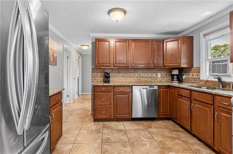 15 Gilbert St, Warwick, RI 02886 photo 9