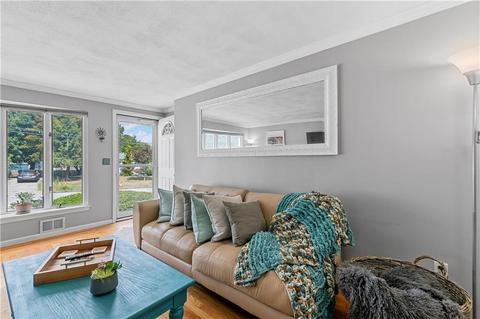 15 Gilbert St, Warwick, RI 02886 photo 4