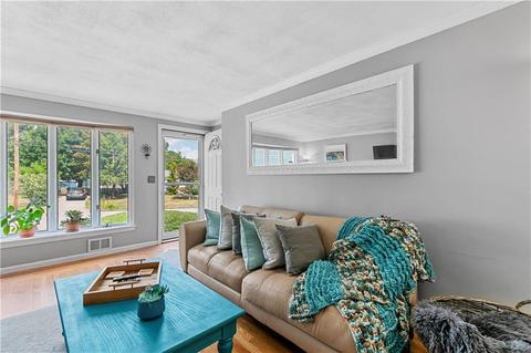 15 Gilbert St, Warwick, RI 02886 photo 3
