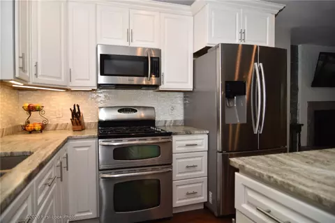 2 Eleanor Dr, Glocester, RI 02814 photo 17