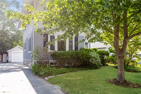 81 Danforth St, Warwick, RI 02888 photo 4