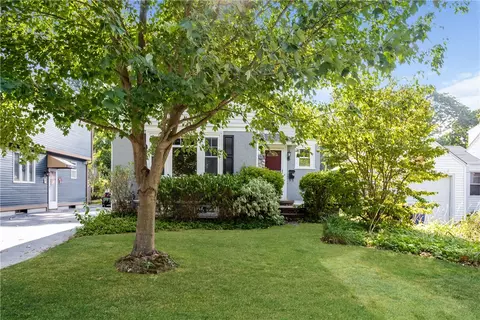 81 Danforth St, Warwick, RI 02888 photo 2