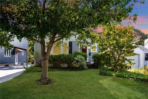 81 Danforth St, Warwick, RI 02888 photo 3
