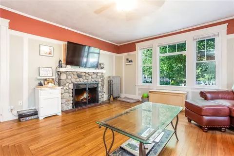 81 Danforth St, Warwick, RI 02888 photo 9