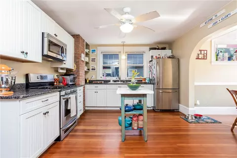 81 Danforth St, Warwick, RI 02888 photo 5
