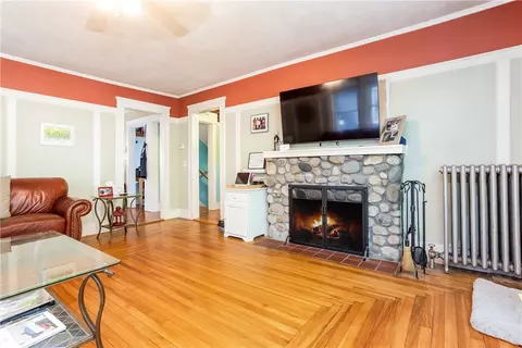 81 Danforth St, Warwick, RI 02888 photo 8