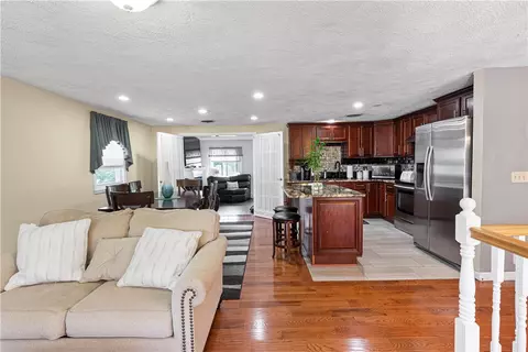 29 Arrowfield Rd, Cranston, RI 02921 photo 5