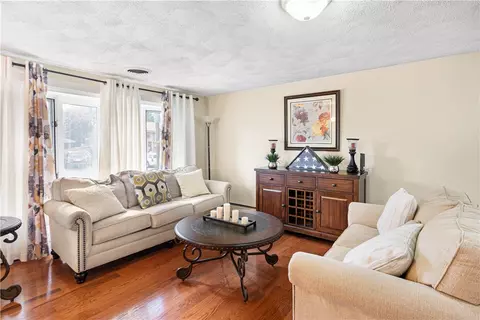 29 Arrowfield Rd, Cranston, RI 02921 photo 4