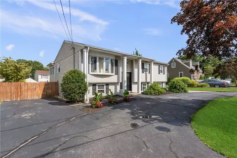 29 Arrowfield Rd, Cranston, RI 02921 photo 3