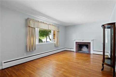 3 Cedar Ave, Middletown, RI 02842 photo 9