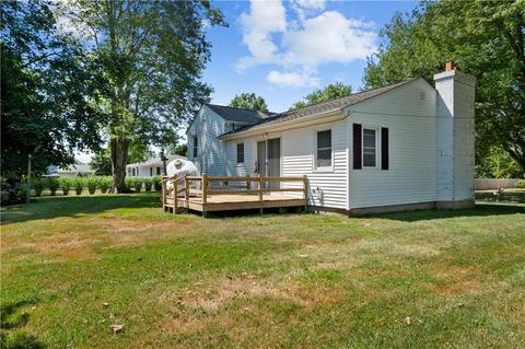 3 Cedar Ave, Middletown, RI 02842 photo 2