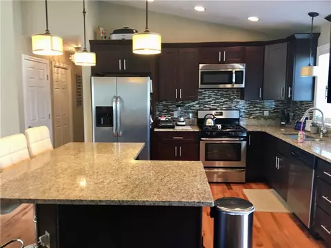 146 Danielle Dr, Woonsocket, RI 02895 photo 4