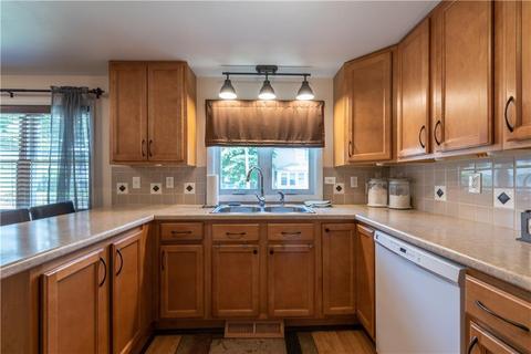 30 Wayne St, Warwick, RI 02889 photo 4