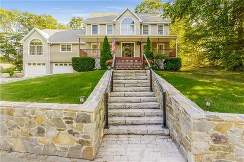 35 Cosmo St, Westerly, RI 02891 photo 1