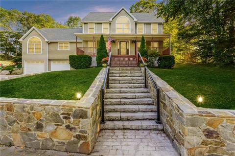 35 Cosmo St, Westerly, RI 02891 photo 2