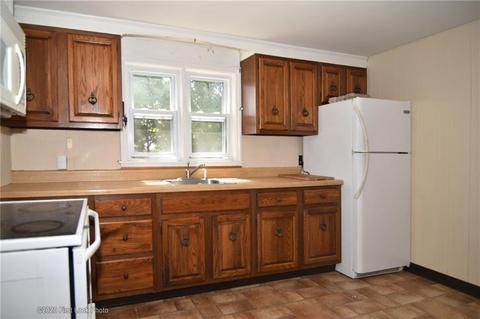 2 Midway Dr, Warwick, RI 02886 photo 9