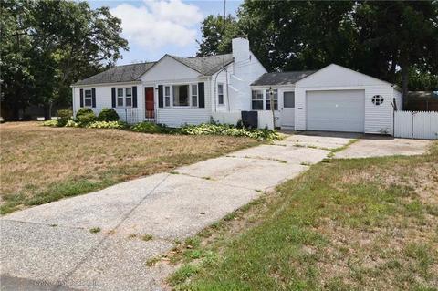 2 Midway Dr, Warwick, RI 02886 photo 2