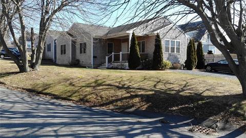9 Hoover Rd, Middletown, RI 02842 photo 1