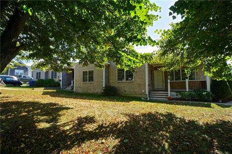 9 Hoover Rd, Middletown, RI 02842 photo 2