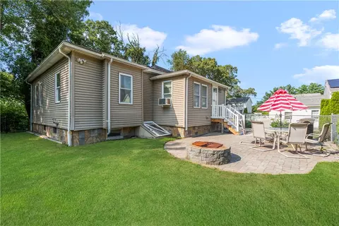 3 Byron Blvd, Warwick, RI 02888 photo 4