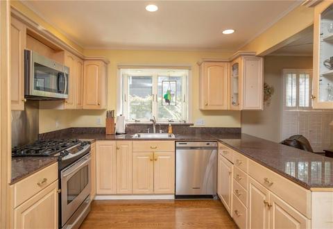 24 Thirteenth Ave, Warwick, RI 02886 photo 17